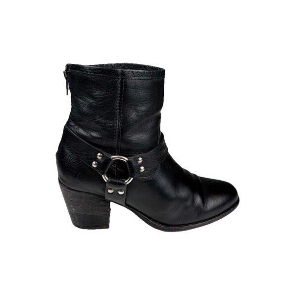 Frye Women’s Western 9 1/2 Black Leather Tabitha Harness Short Ankle Boots - Picture 3 of 8
